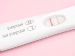 妊娠検査薬の陽性反応が間違いの確率はある ストレスで結果に影響は オモイデデポ 家族でお出かけ育児ブログ